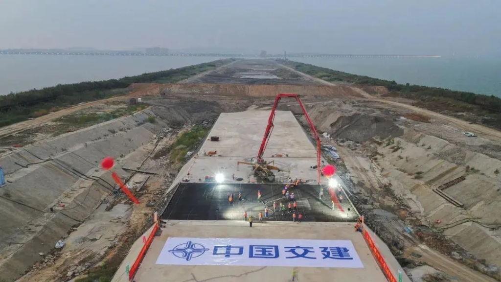 2021年10月9日，太湖隧道所有主體結(jié)構(gòu)施工全部完成，隧道實現(xiàn)全封閉。