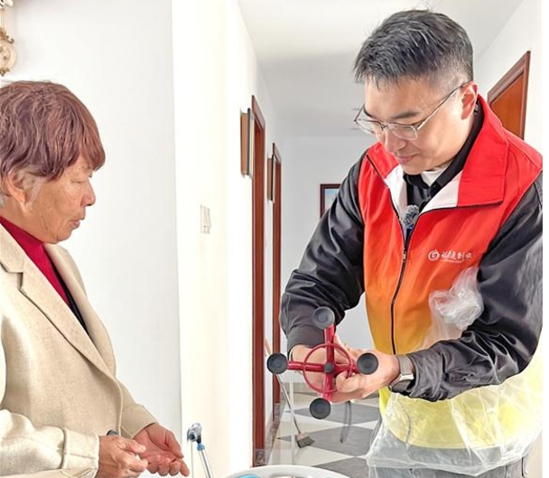 “以舊換新”讓老年人“生活煥新”，首批家庭“喜提”居家適老化產(chǎn)品