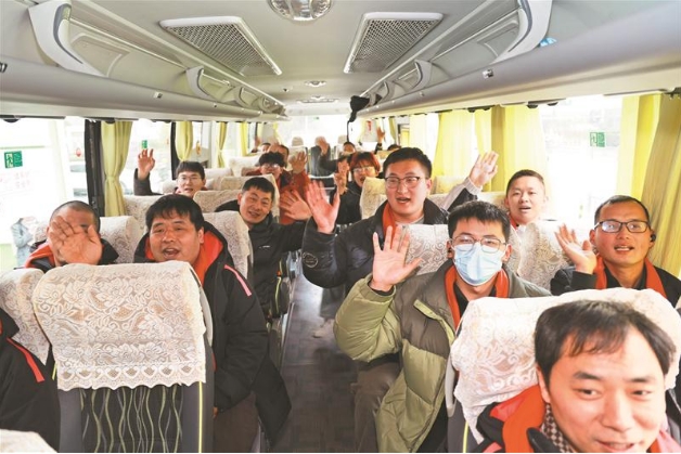 “歡迎回?zé)o錫，祝你們工作順利” 35名員工“點對點”乘坐專車集中返崗