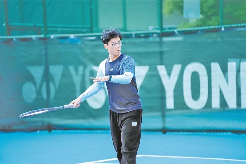 盯球1小時眼睛不敢眨 網(wǎng)球賽場有一批“隱形守護者”