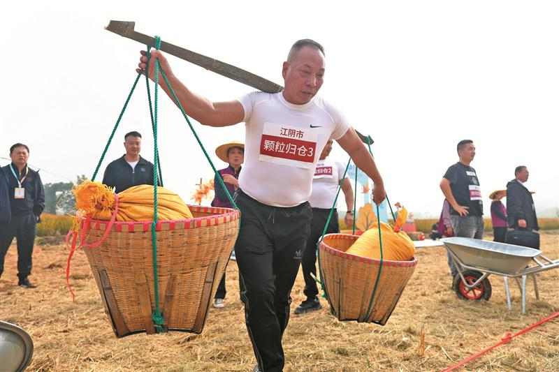 農(nóng)趣賽事活化農(nóng)耕文化 文體紐帶撬動鄉(xiāng)村產(chǎn)業(yè) 農(nóng)民趣味運動會喚醒鄉(xiāng)村新魅力